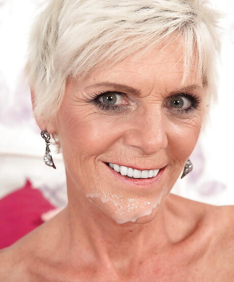 Deluxe czech blonde aged Nicol Mandorla sucking deep big dick and enjoys a cum blast in her mouth 